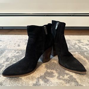 Low rise suede Vince Camuto boots (size 8)